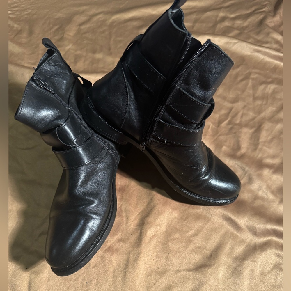 Avellini Black Portuguese Leather Zip Up Ankle Boot EU Size 39 Biker Buckle